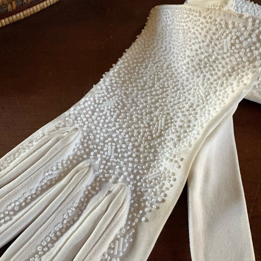 Amazing hand beaded kidd gloves
